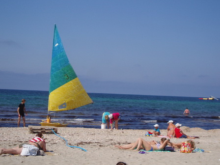 Семейный отдых на пляже Штормового